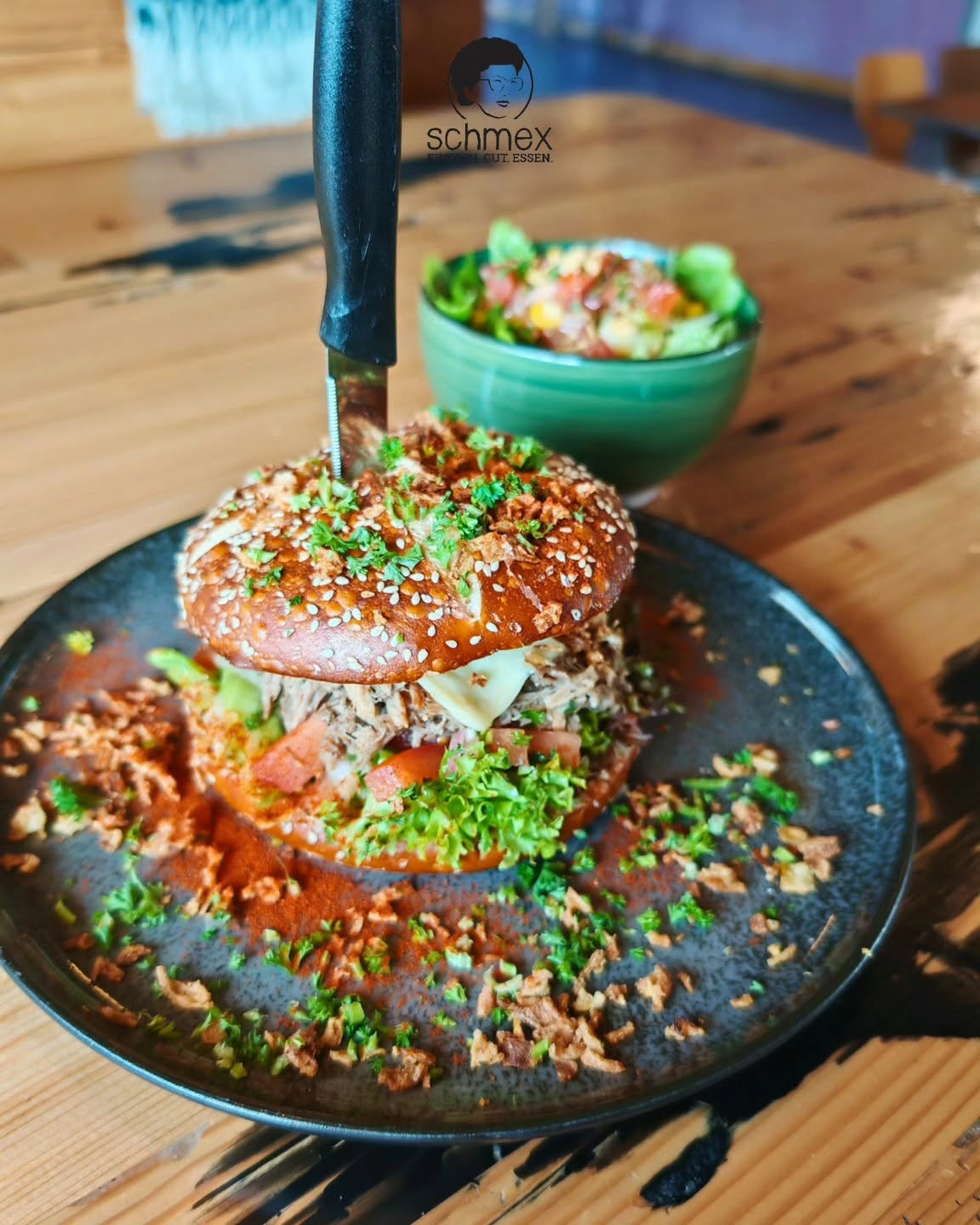 Pulled-Pork-Burger im Restaurant Schmex